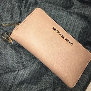 Michael kors wallet!!