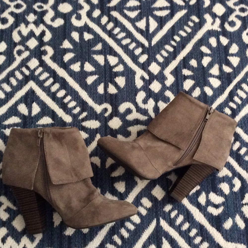 Qupid Taupe Booties 💕