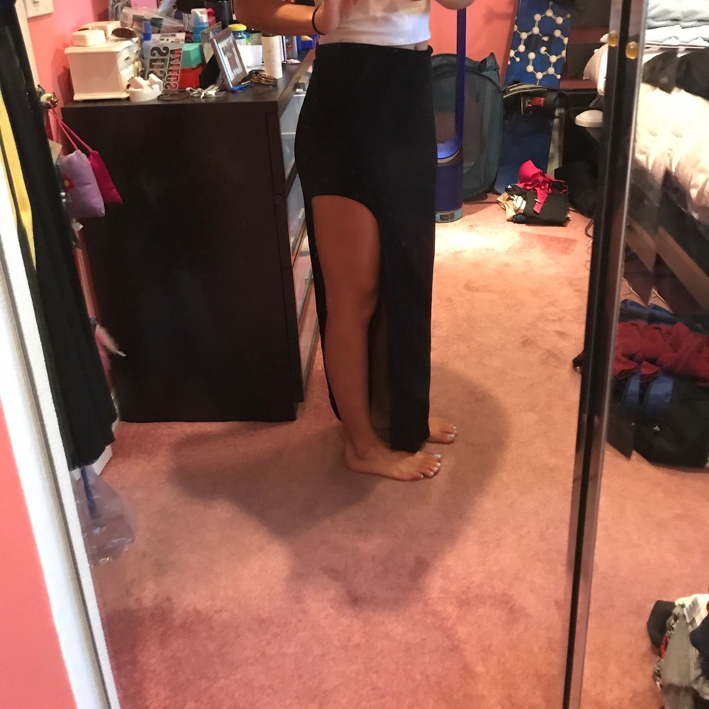 Thin black slit skirt