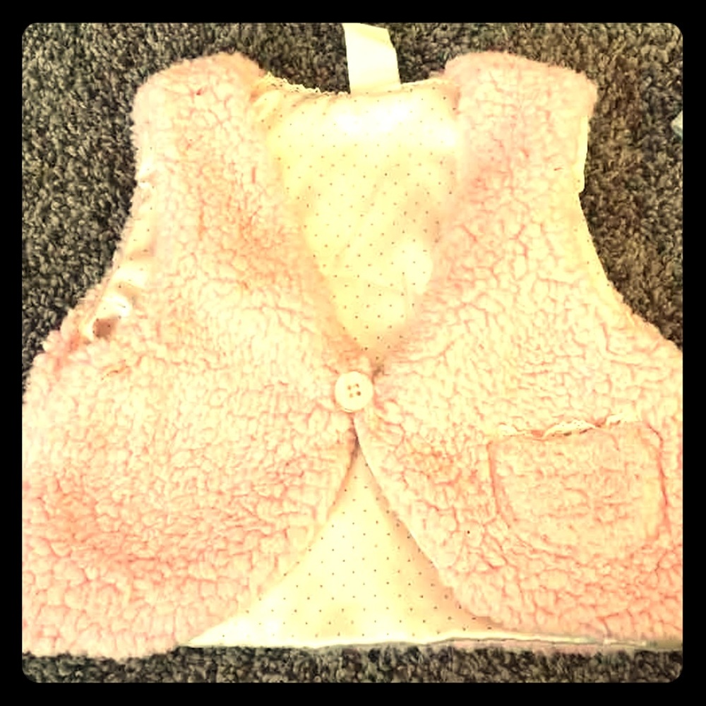Baby girl H&M pink fuzzy vest size 12-18 months 💓