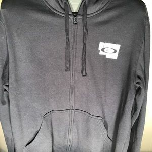 Navy blue Oakley hooded sweatshirt. Like new!