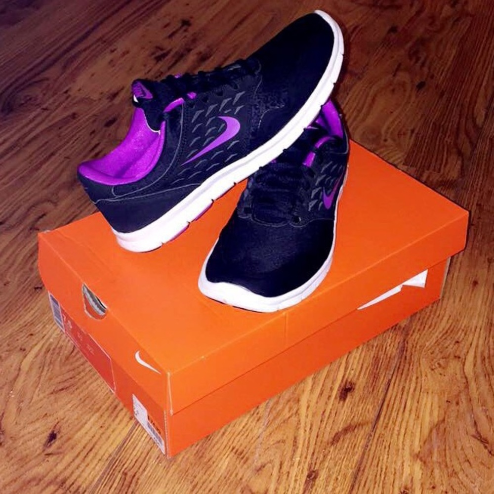 Black Nike Shoes