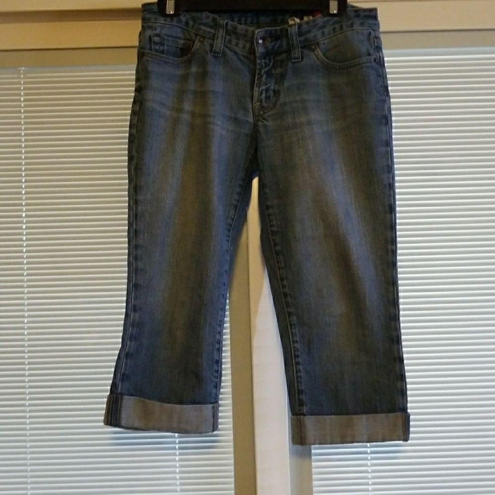 Express capris
