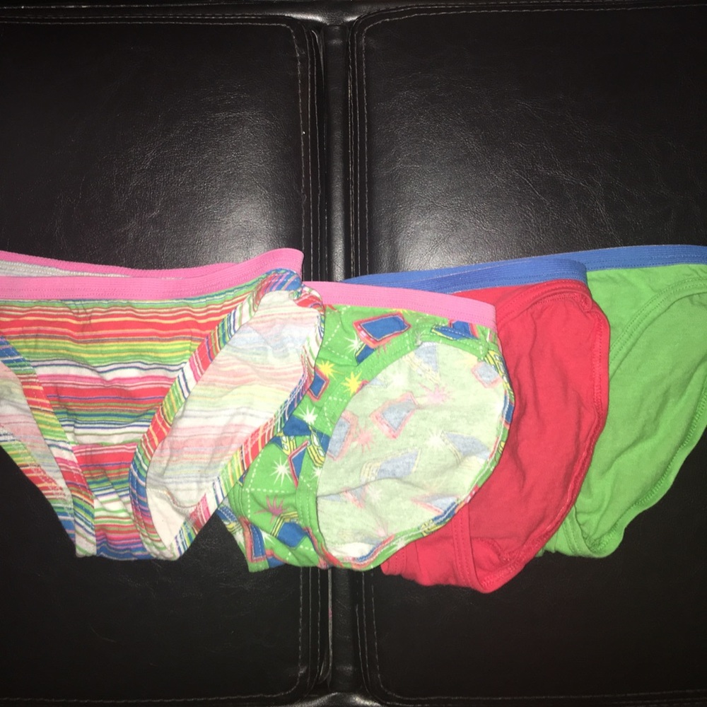 Lot of 4 girls bikini briefs size 8 Fruit of Loom!