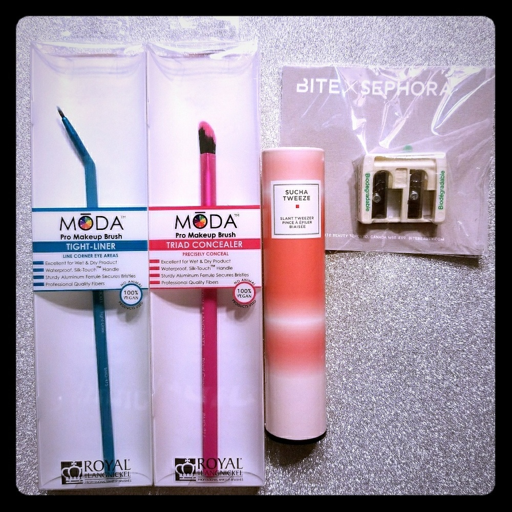 BRAND NEW Makeup Brushes, tweezers & Sharperner