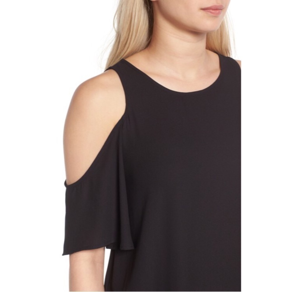 >>LAST<< Chic Companion Cold Shoulder Top - Picture 2 of 5
