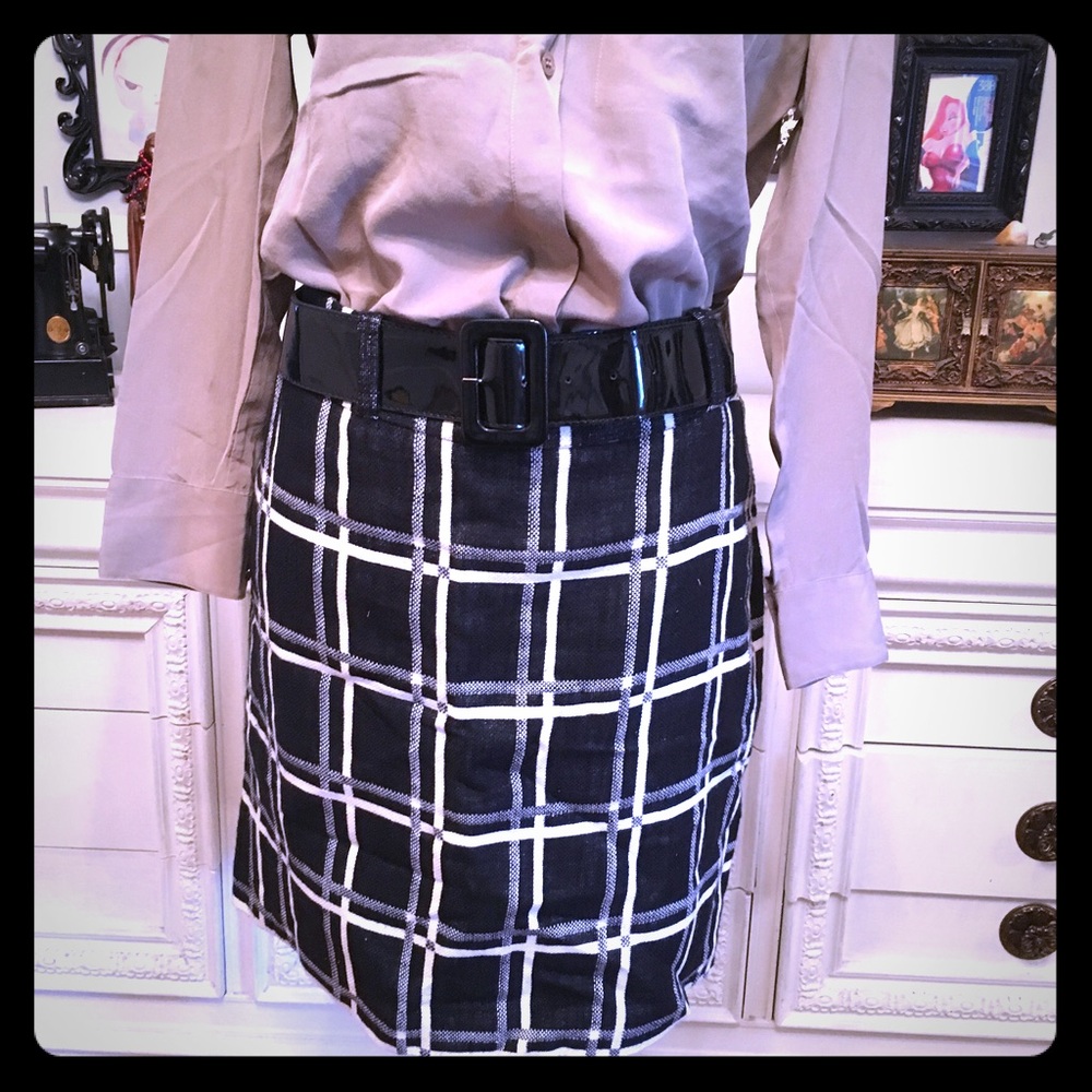 Ann Taylor black and white plaid skirt