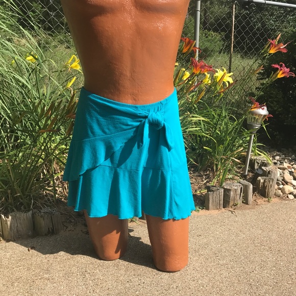 Ruffled front turquoise skirt. Elastic waist. - Picture 1 of 3