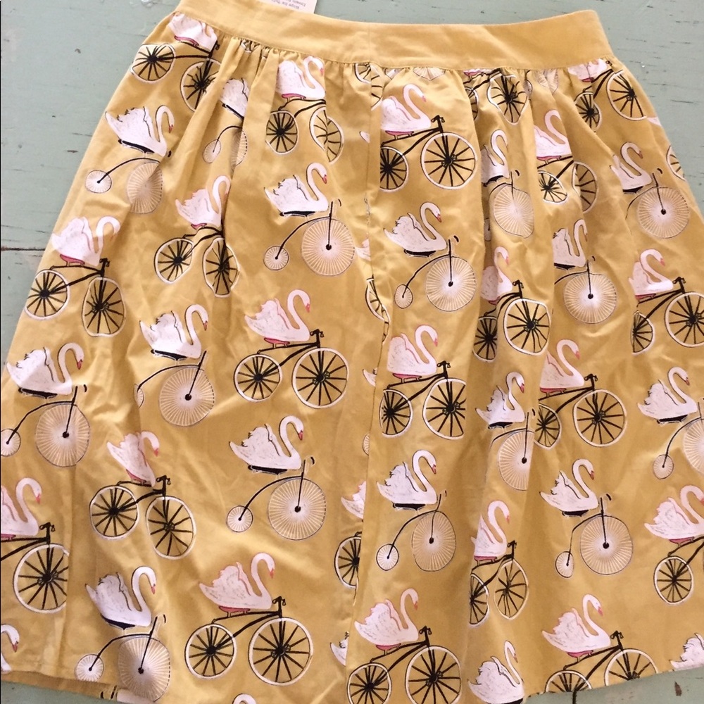 Going going Swan skirt XL