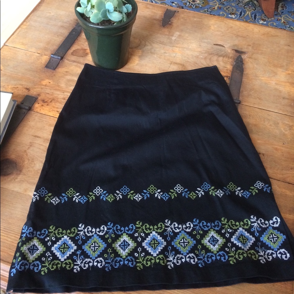 ANNTAYLOR stretch. Size 6P. In great condition.
