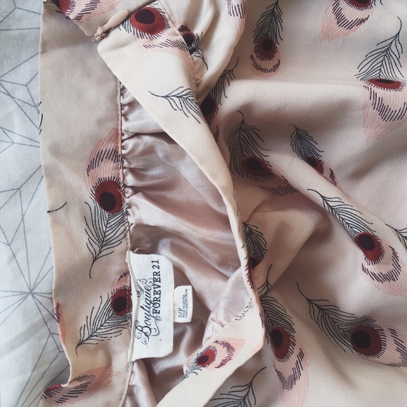 Forever 21 Dresses & Skirts - F21 Cream Feather Skater Skirt