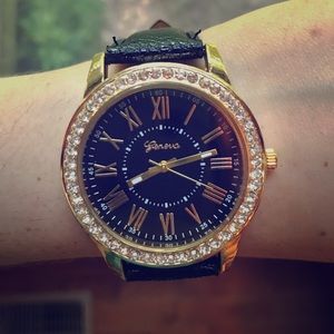Luxury Sparkle Women's Watch in Black