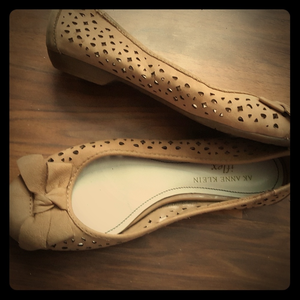 Tan flats with bow on top