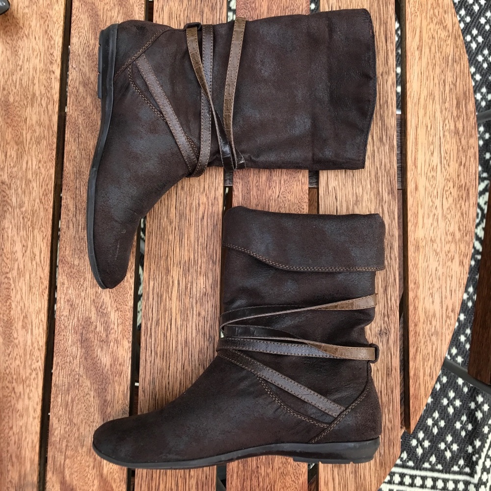 Aldo chocolate fold over boots, 6.5