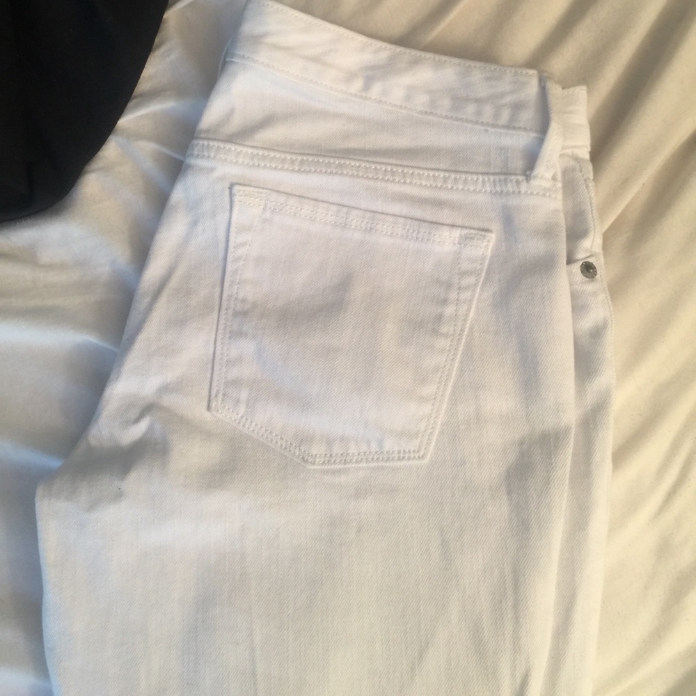 Banana republic white cropped jeans. Never worn!