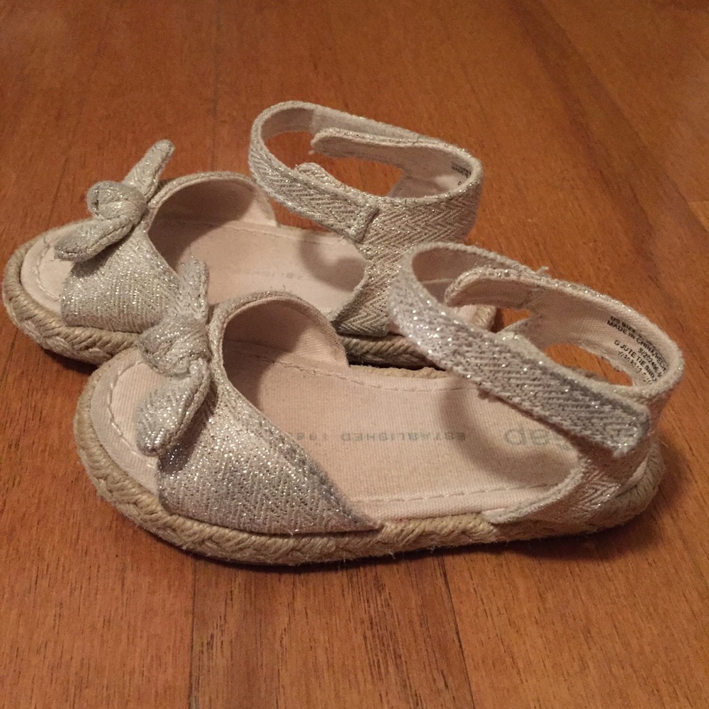 Baby Gap Sandal with bow Size 5