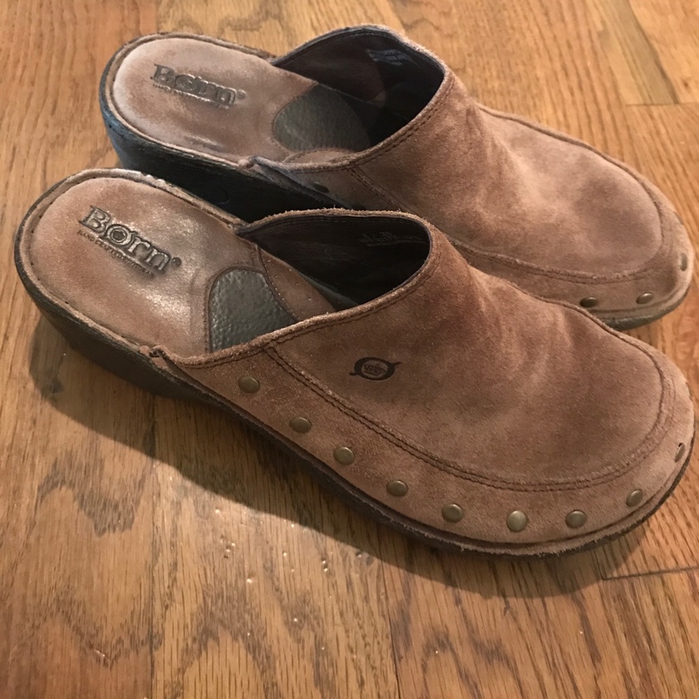 brown suede clogs