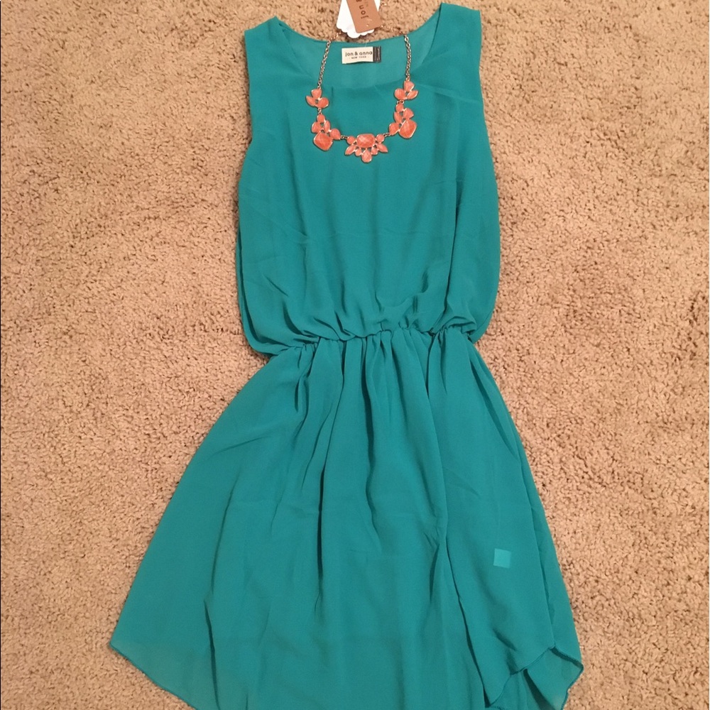 NWT Size Large Pretty Green Sleeveless Dress
