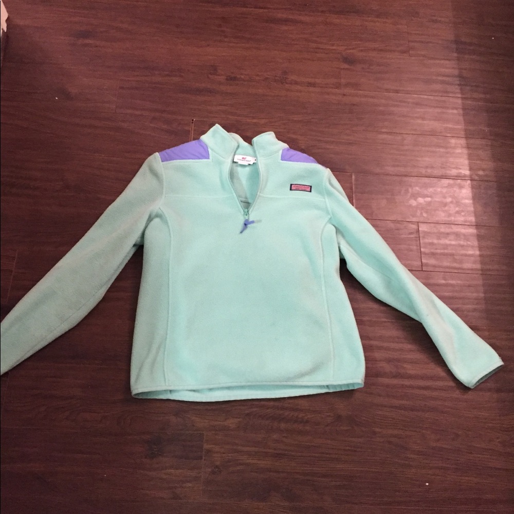 Vineyard vines pull over
