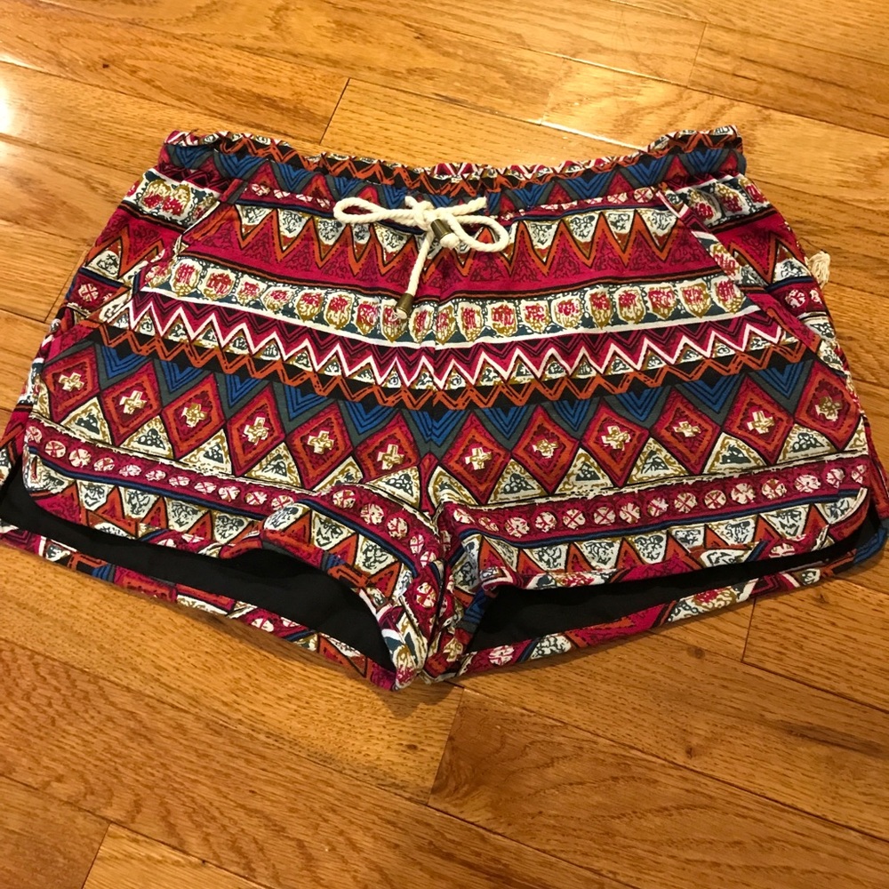 🖤 NWT Forever 21 shorts Small Aztec design