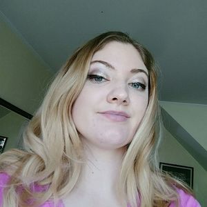 Meet your Posher, Caitlin