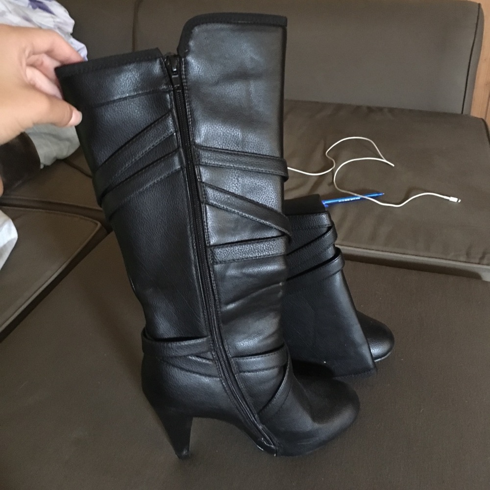 Mid-calf black leather heel boots