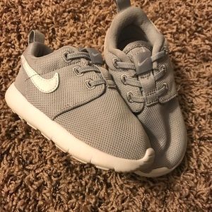 Toddler Nike roshe one sz6c