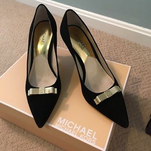 Black and gold Michael Kors pumps