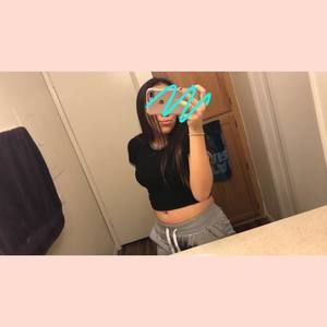 Meet your Posher, Adela