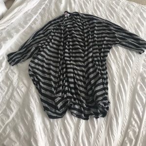 Lularoe gray striped Lindsay sweater