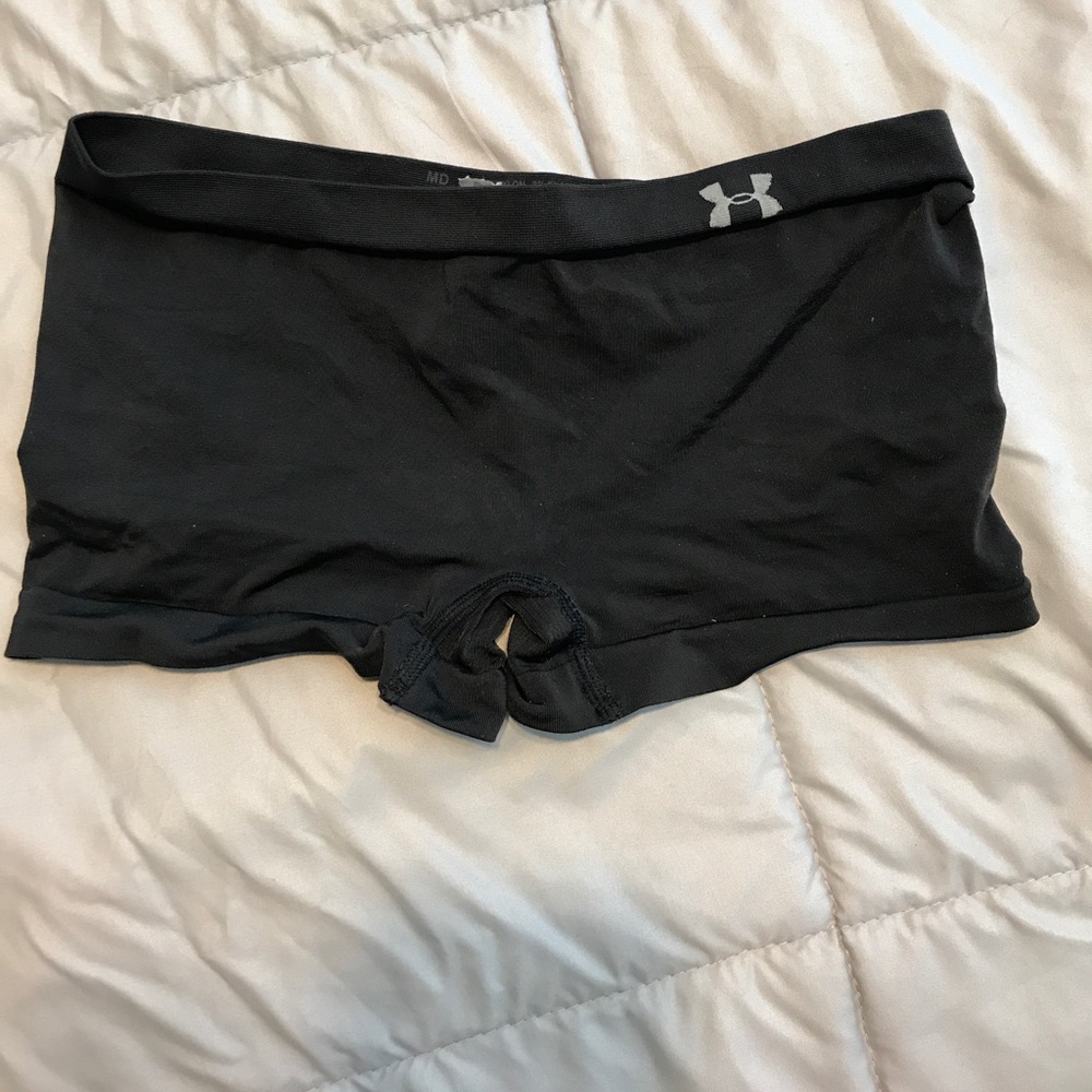 NWOT-🎉Underarmour mini/short spandex🎉