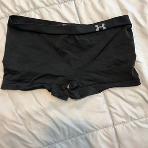 NWOT-🎉Underarmour mini/short spandex🎉