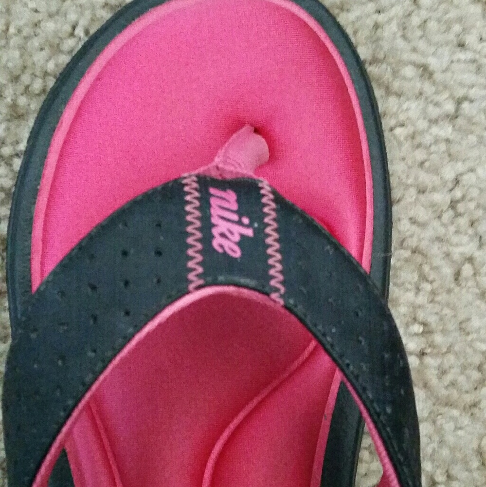Nike womens comfort bed sandals.
