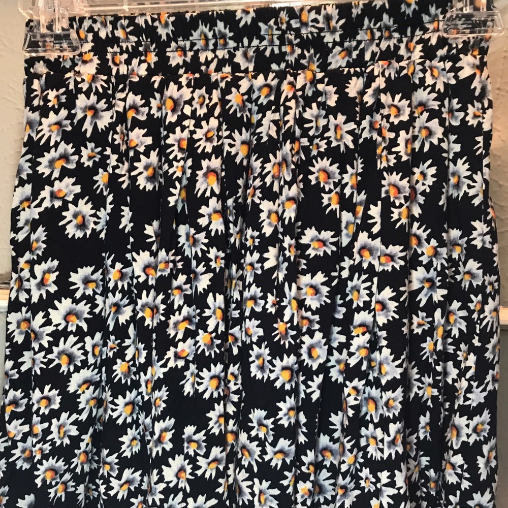 Brandy Melville flower skirt