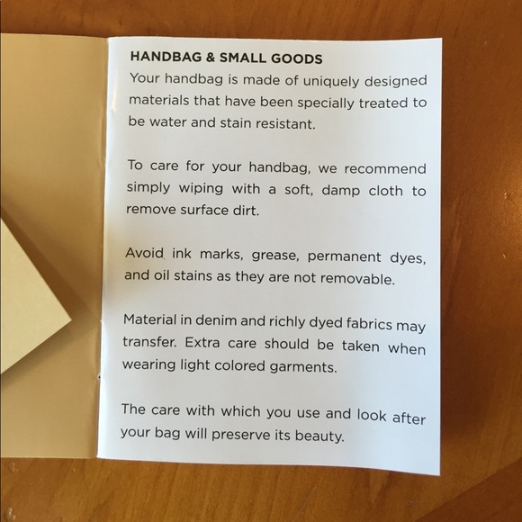 Michael Kors Carryall Card Case/New - Picture 6 of 6