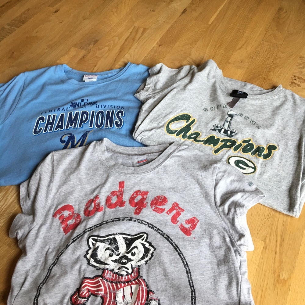 Women's t shirts large (fits like small- medium)