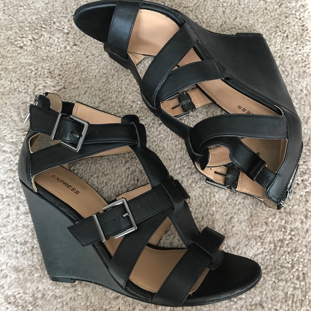 Black strap wedges