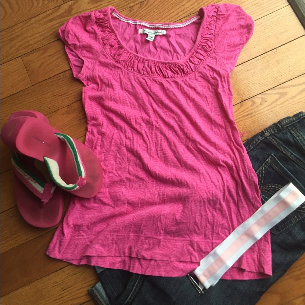 🌿{5 for $25}  AE Hot Pink top with belt