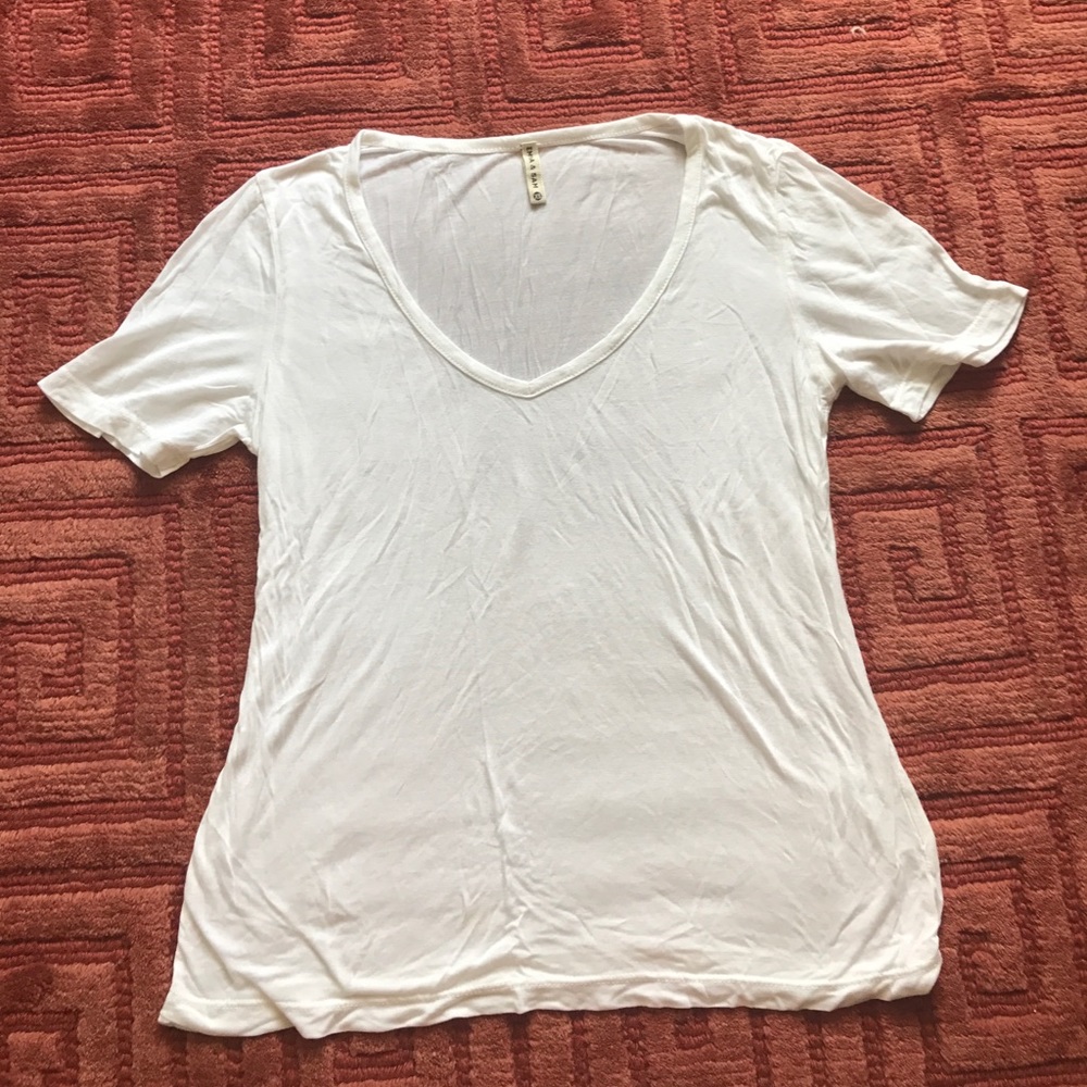 White v-neck tee from LF