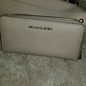 Michael kors wallet
