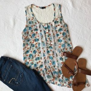 Floral lace lily white tank top size xs