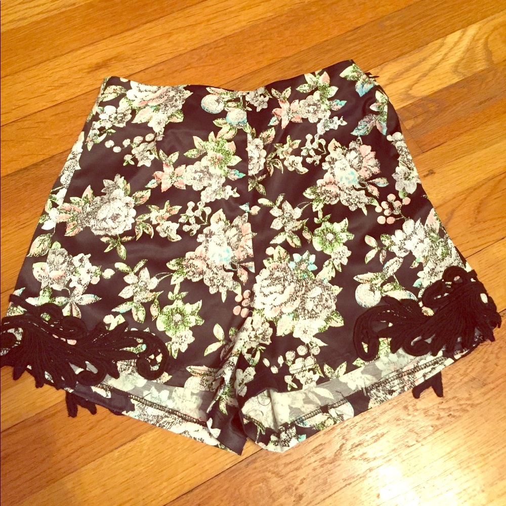 High waisted floral shorts small