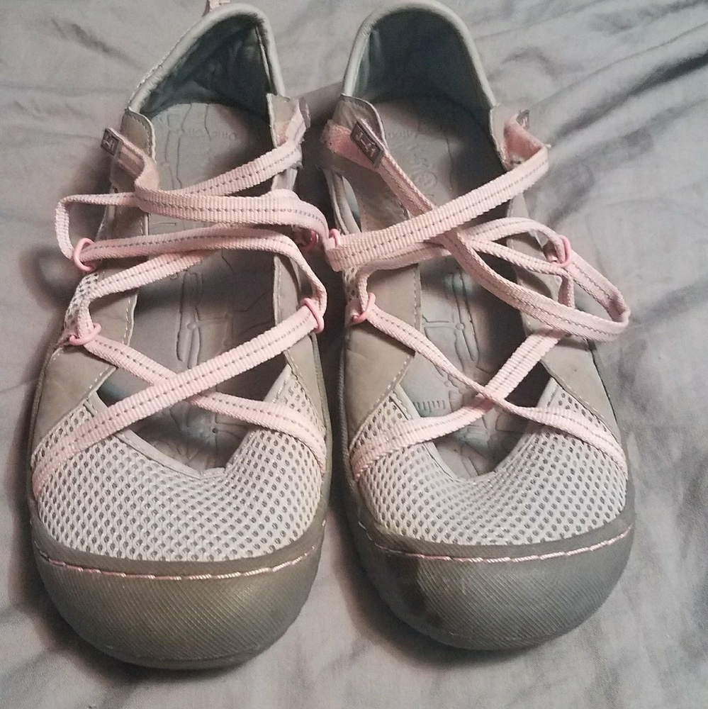 Nice walking shoes! Very comfy! J-14 brand!