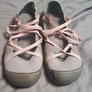 Nice walking shoes! Very comfy! J-14 brand!