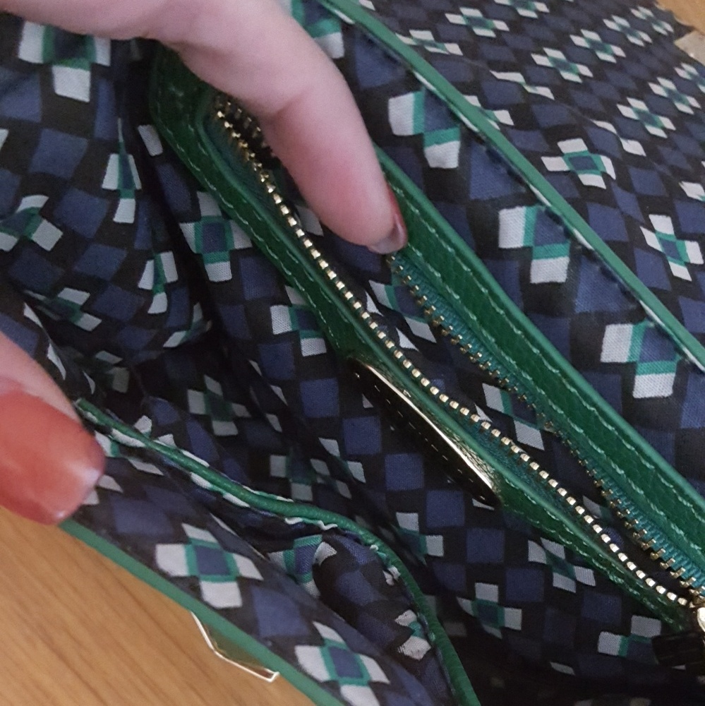 Forever 21 Green Crossbody NWOT - Picture 2 of 6