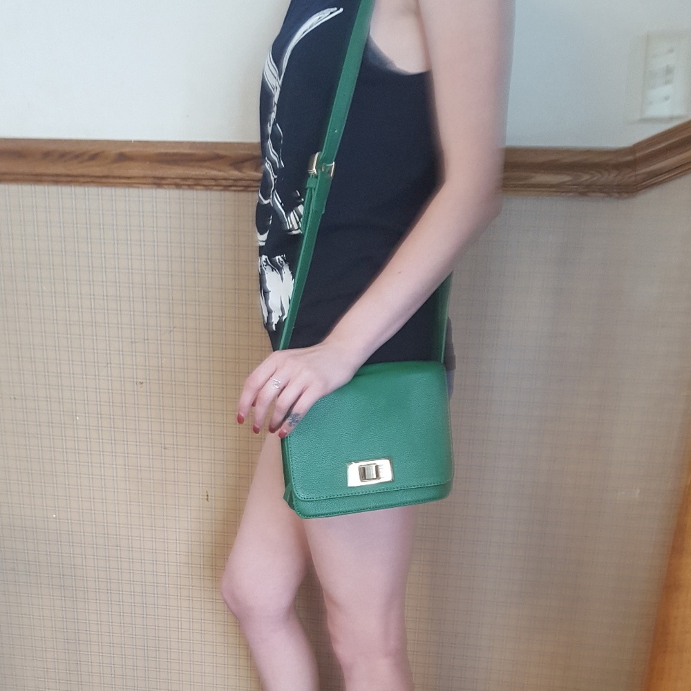 Forever 21 Green Crossbody NWOT - Picture 6 of 6