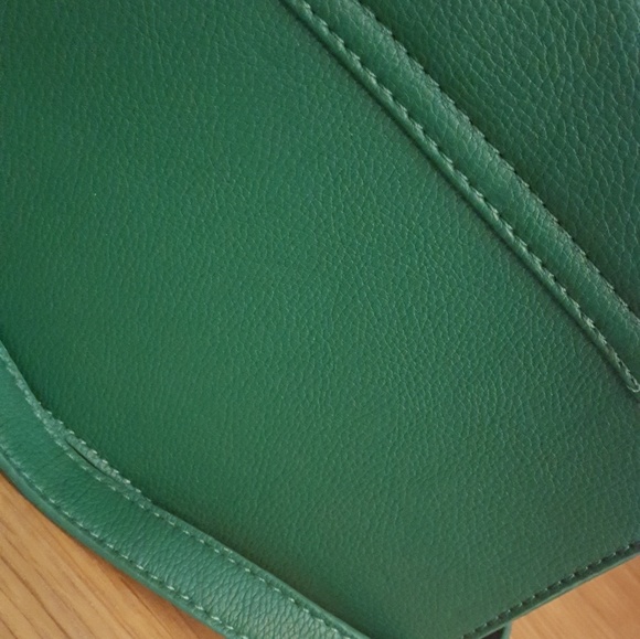 Forever 21 Green Crossbody NWOT - Picture 3 of 6