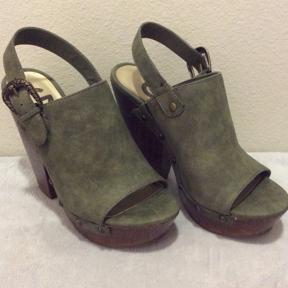 GUESS Buckled Platforms - Picture 4 of 4