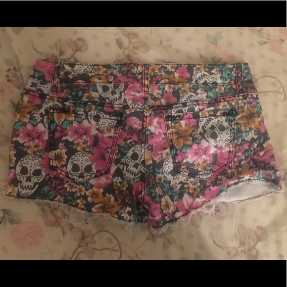 Dia de los Muertos floral shorts - Picture 2 of 2
