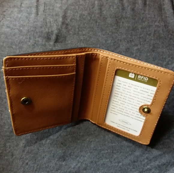 Fossil Mini Emma RFID Wallet - NWT - Picture 5 of 7
